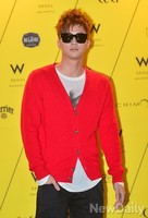 [포토]염색한 머리에 검은 선글라스로 등장한 김지훈