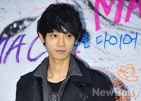 [포토]맥 스토어 오픈, 새초롬한 표정의 정준영