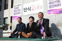 [포토]통합진보당, 24일만에 단식농성 중단