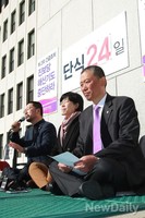 [포토]단식농성 중단한 통합진보당, '침통'