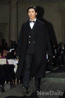 [포토]감격시대 김재욱, 무대를 순식간에 런웨이로 만드는 포스