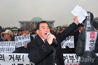 [포토]민주당 규탄하는 대한민국어버이연합