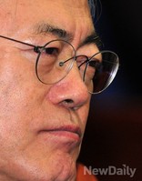 [포토]굳은 표정의 '문재인' 민주당 의원