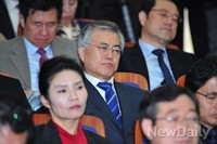 [포토]의원총회 지켜보는 문재인 의원