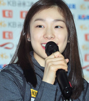 [포토]출국 전 인터뷰, 환한 미소 보여주는 김연아