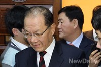 [포토]회담장 빠져나오는 '황우여-최경환' 의원