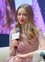 [포토]인터뷰하는 아만다사이프리드, 표정이 살아있네!