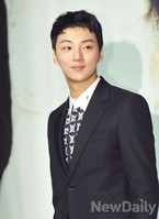 [포토]총리와 나 윤시윤, 냉철한 엘리트 공무원의 부드러운 미소