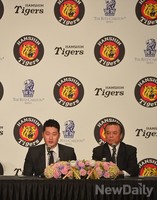 [포토]한신과 계약마친 오승환, 두려움없다!