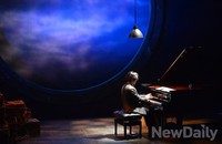 [포토]즉흥연주하는 박종화 피아니스트