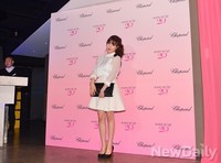 [포토]핑크 배경에 화이트 티파니, 깜찍하네