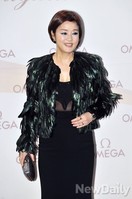 [포토]오메가레이디매틱 장미희, 화려함 돋보이는 패션