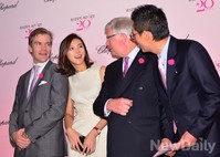 [포토]사장단 사이에서 활짝 웃는 차예련