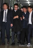[포토]고개숙인 탁재훈, 바닥만 보며 법원 출두