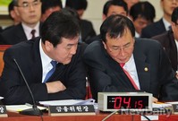 [포토]대화 나누는 신제윤 금융위원장과 노대래 공정거래위원장