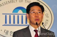 [포토]기자회견 가지는 양승조 의원