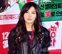 [포토]세이빙 산타 에이핑크 은지, 터프한 라이더 재킷 돋보이는 패션