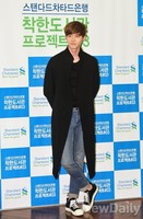 [포토]착한 갤러리 오픈식, 다리를 까딱까딱~ 장난끼 넘치는 이종석