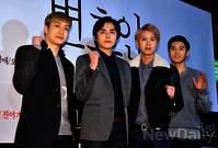 변호인 시사회 참석 연예인...다양한 포토월 패션