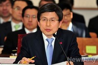 [포토]의원들의 질문에 답하는 황교안 법무부장관