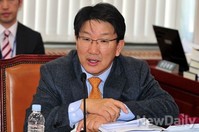 [포토]질의하는 새누리당 권성동 의원