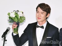 [포토]에이어워즈 유연석, 응사 매력남 칠봉이 상 받았네~