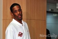 [포토]취재진 바라보는 서울SK 헤인즈 선수