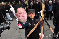 [포토]'김정은' 들고있는 어버이연합 회원