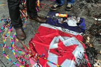 [포토]어버이연합이 불 태운 인공기