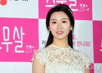 [포토]스무살 , 매끈한 물광 피부 돋보이는 이다인