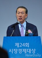 [포토]제24회 시장경제대상, 환영사하는 허창수회장