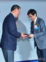 [포토]시장경제대상, 기고부문 대상수상한 강규형 교수