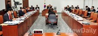 [포토]국정원 개혁특위에서 토론하는 여야 의원들