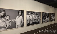 입양아와 미혼모를 위한 사진전, 인사아트에서 전시 오픈