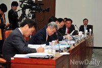 [포토]국정원개혁특위, 참석한 새누리당 의원들