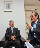 [포토]인보길초대석, 질문 청취하는 고영주 변호사