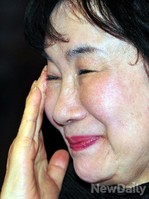 [포토]숨은 영웅들의 이야기 출판기념회에서 눈물 흘리는 참석자들