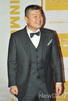 [포토]KBS연예대상, 틈새시상식 중고신인상받은 강호동