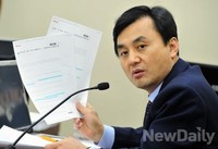 [포토]국방위서 발언하는 안규백 의원