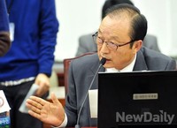 [포토]열변 토하는 새누리당 송영근 의원