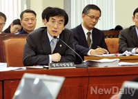 [포토]답변하는 이용걸 방위사업청장