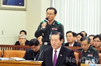 [포토]사이버 사령부 수사관련에 답변하는 백낙종 국방부 조사본부장