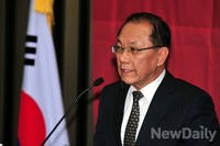 [포토]의원총회에서 모두발언하는 황우여 새누리당 대표