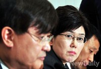 [포토]서승환 장관 바라보는 최연혜 코레일 사장