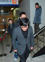 [포토]죄의 무게, 땅만 바라보며 퇴장하는 이수근
