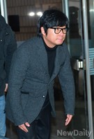 [포토]법원에 출석한 이수근