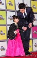 [포토]MBC방송연예대상 아빠! 어디가?, 지아 챙기는 딸바보 아빠 송종국