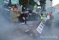 [포토]아베 규탄집회, 순식간에 아수라장