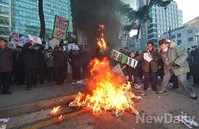 [포토]일본대사관 찾은 애국단체, 일본제품 불매