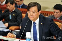 [포토]의원들의 질의에 답하는 '서승환' 국토교통부 장관